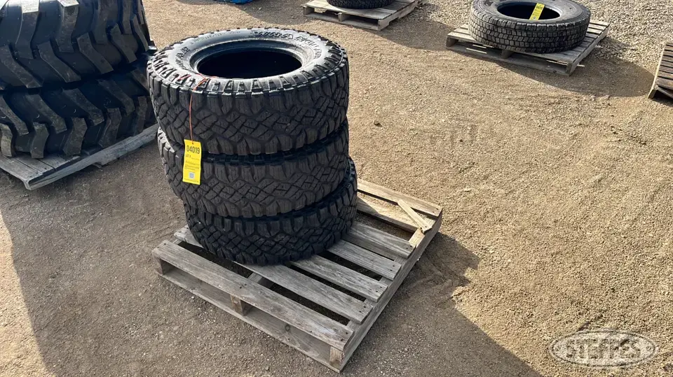(3) Goodyear Wrangler LT285/70R17 tires Passenger-Light Truck Tire