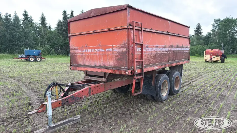 Shop-built tandem axle dump trailer Bumper Dump Trailer