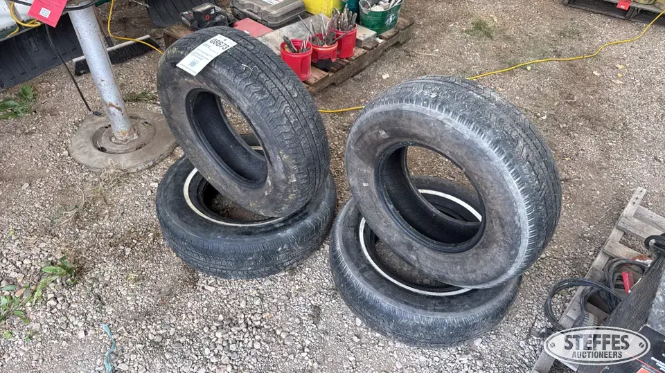 (4) Firestone Trax 12 P225/75R14 tires Passenger-Light Truck Tire