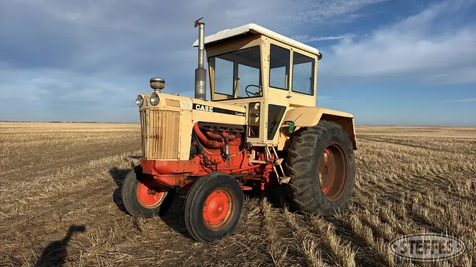 1966 Case 930 Comfort King 2WD Tractor