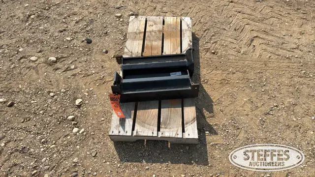 (2) MacDon LH mounting brackets
