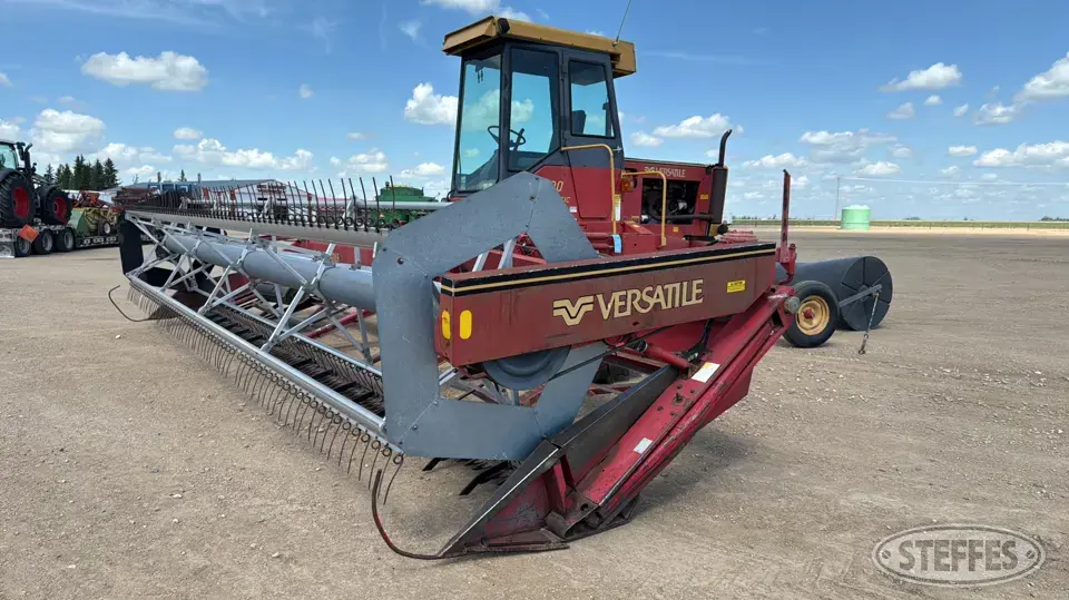 1983 Versatile 4400 Self-Propelled Swather