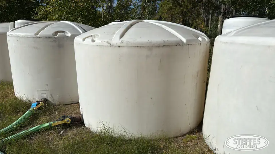 1,250 gal. poly water tank Poly Tank