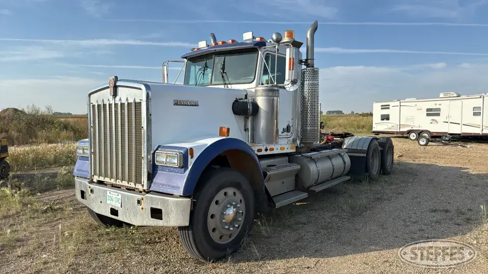 1988 Kenworth W900 Conventional Truck without Sleeper