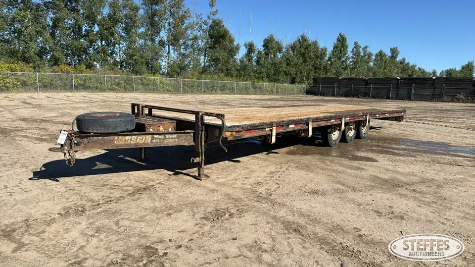 2012 PJ Trailer Flatbed Trailer