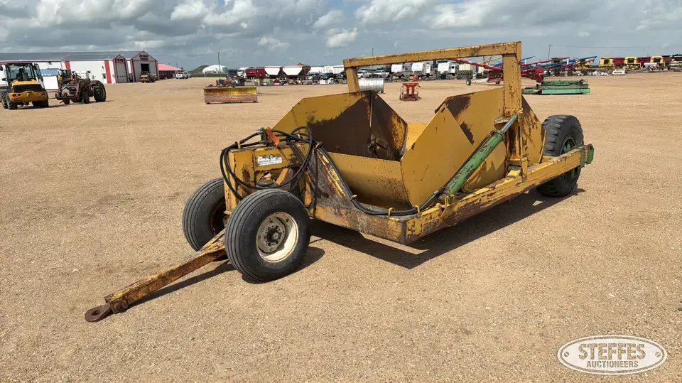 Pull scraper