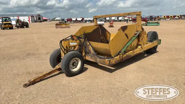 Pull scraper