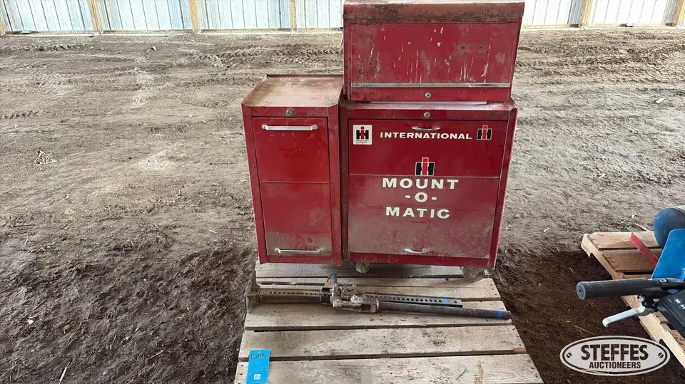 International toolbox Storage and Bench