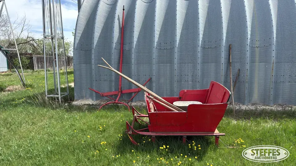 Horse sleigh & horse polls Horse Drawn