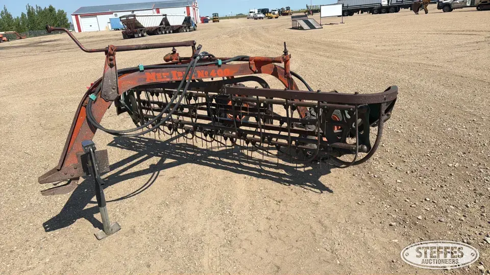 New Idea 400 Rake