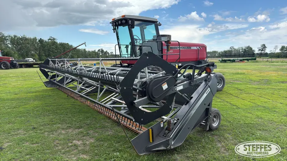 2009 Massey Ferguson 9220 Self-Propelled Swather