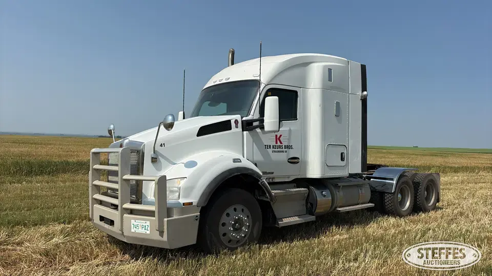 2020 Kenworth T880 Conventional Truck with Sleeper