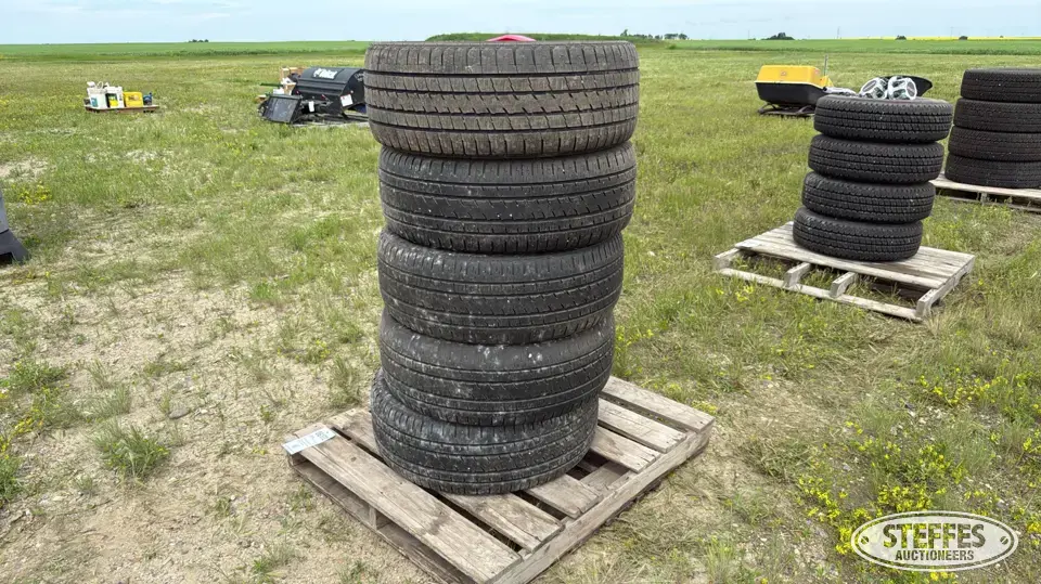 (5) Bridgestone Dueler H/L P285/45R22 tires Passenger-Light Truck Tire