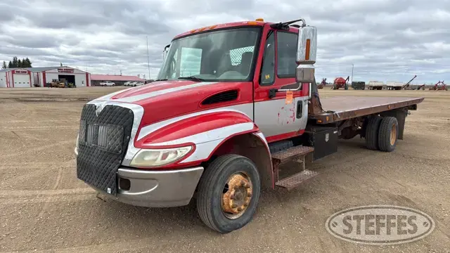 2002 International 4300 SBA