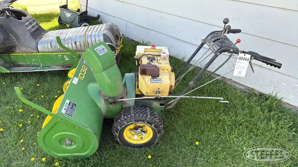 John Deere 1032 Self-Propelled Snowblower
