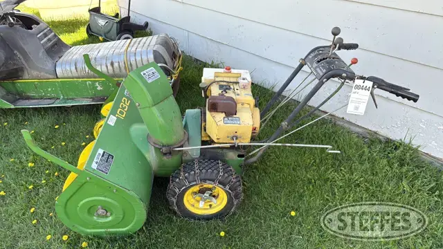John Deere 1032