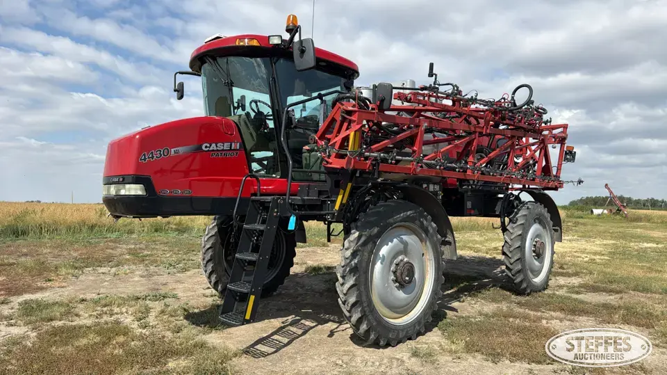 2013 Case IH Patriot 4430 Self-Propelled Sprayer