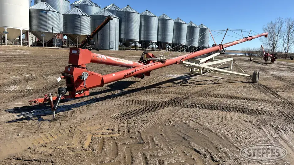 Buhler Farm King 1070 Swing Hopper Auger