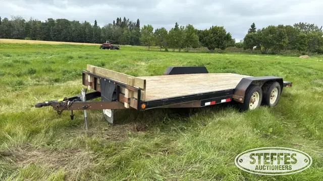 Tandem axle equipment trailer