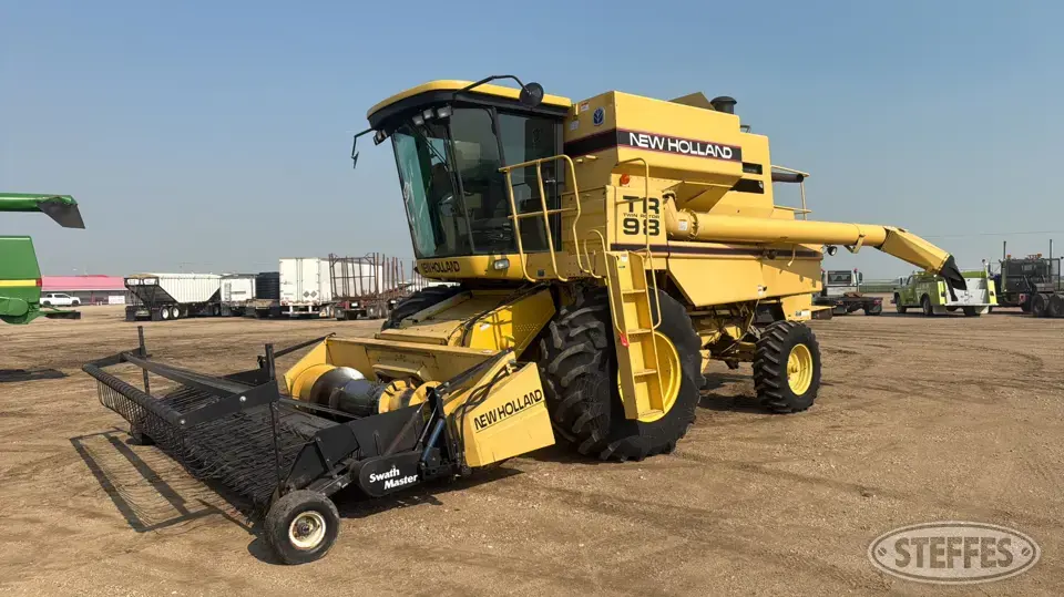 1996 New Holland TR98 Combine