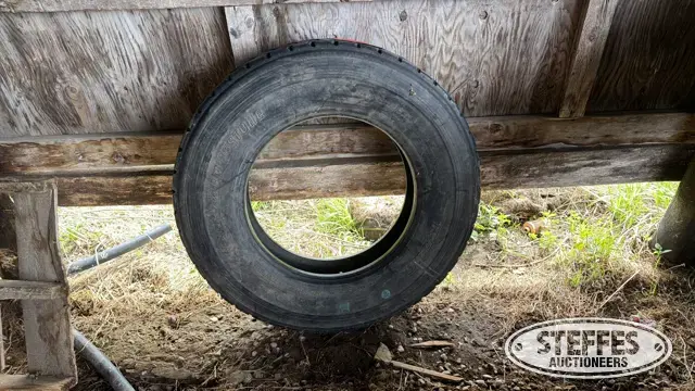 (1) Bridgestone 11R24.5 tire