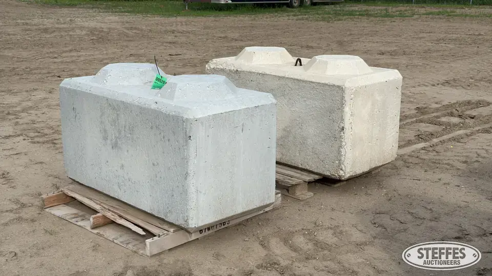 (2) Concrete stackable blocks Concrete Related Item