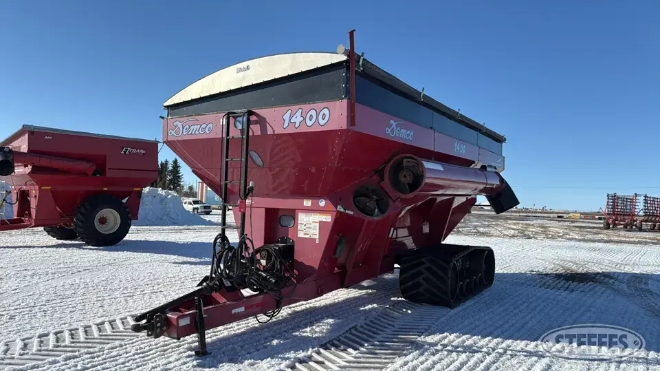 2014 Demco 1400 Grain Cart