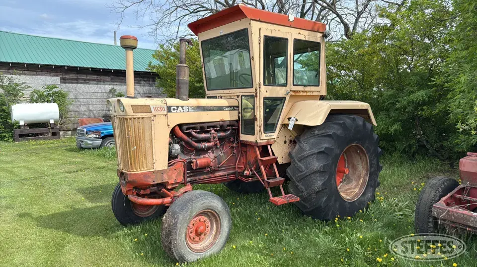 Case 1030 Comfort King 2WD Tractor