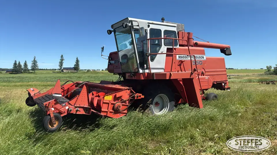 1984 Massey Ferguson 550 Combine