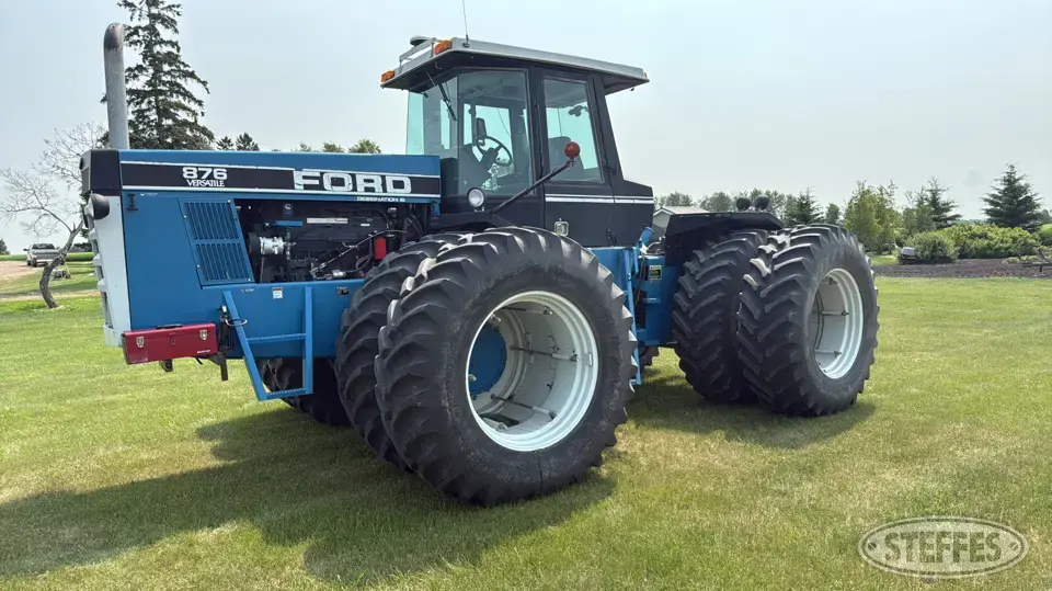 1993 Ford Versatile 876 4WD Tractor