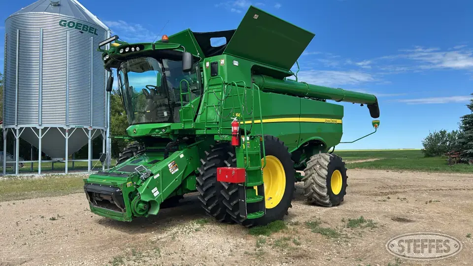 2016 John Deere S680 Combine