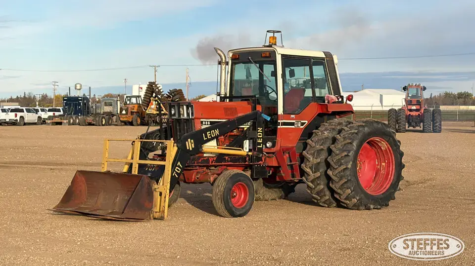 1979 International 986 2WD Tractor