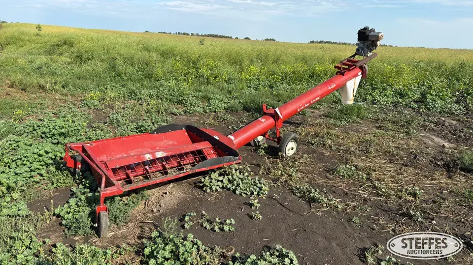 Farm King Y810B Transfer-Jump Augers and Conveyor