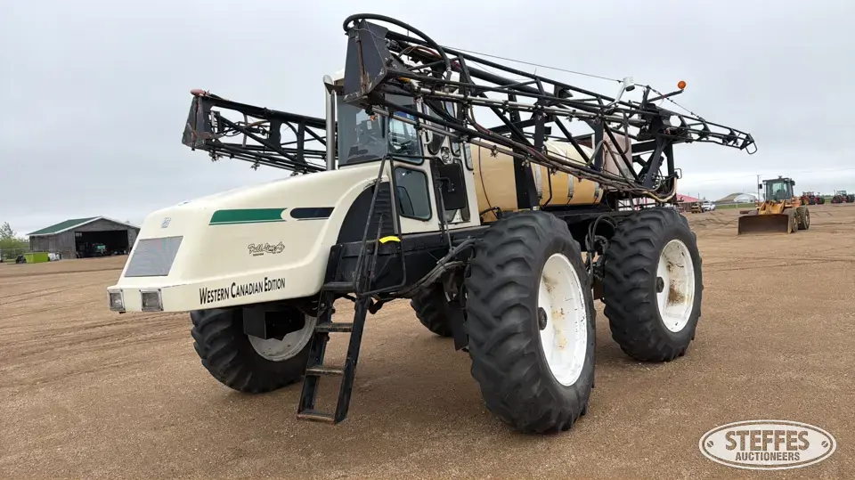 1997 Willmar 7400 Self-Propelled Sprayer