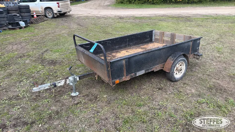 Single axle utility trailer
