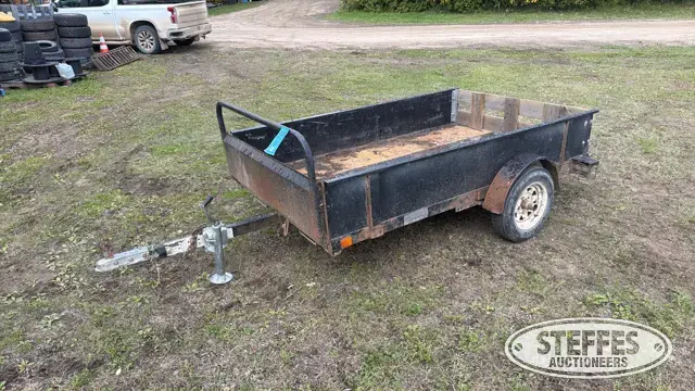 Single axle utility trailer