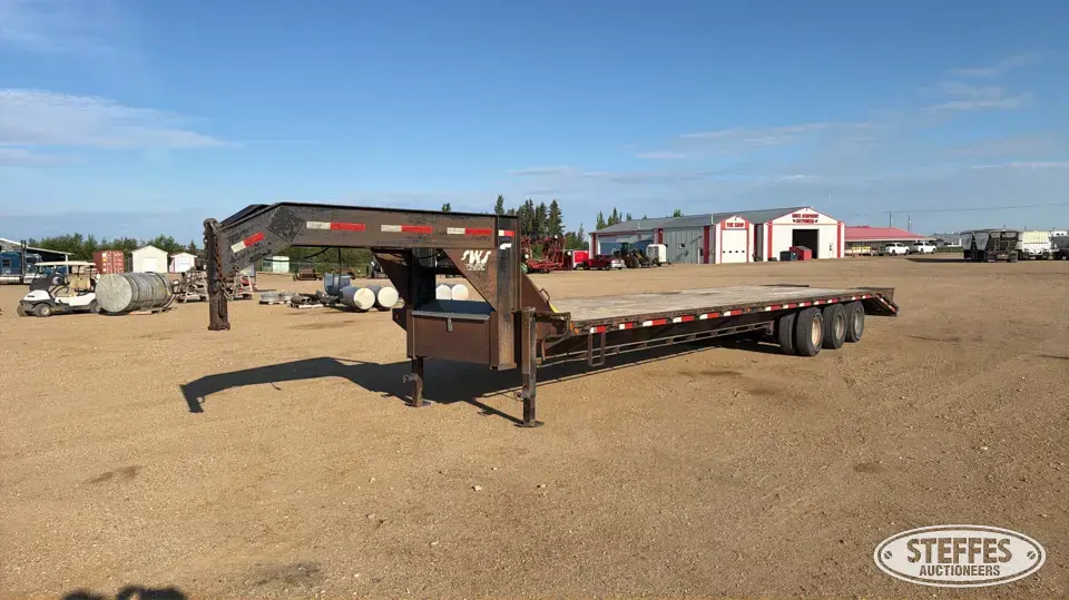 SWS tri-axle gooseneck equipment trailer Flatbed Trailer