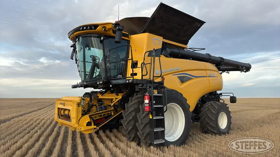 2025 New Holland CR8.90 Combine