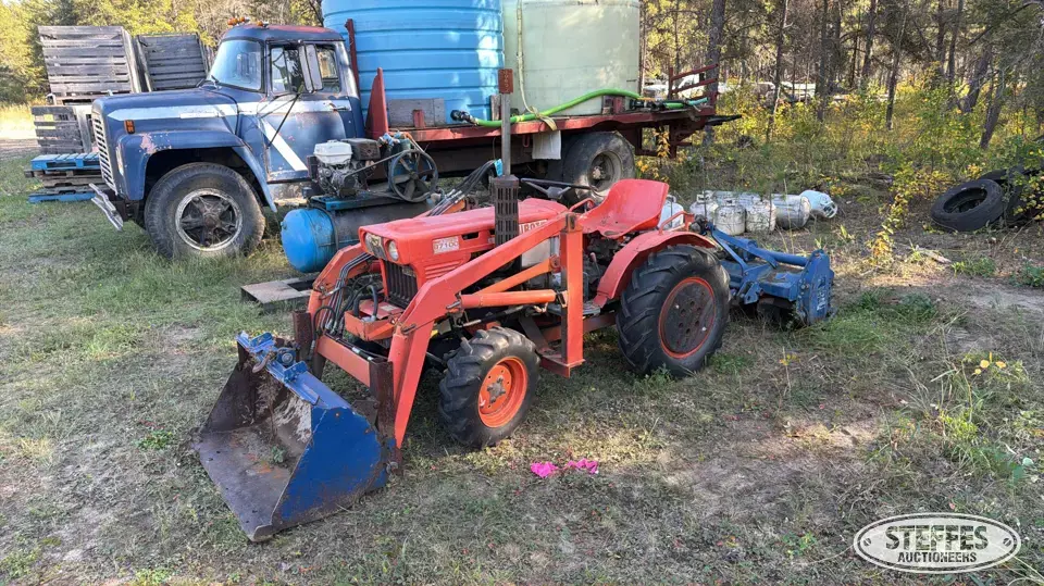 1978 Kubota B7100 MFWD Tractor