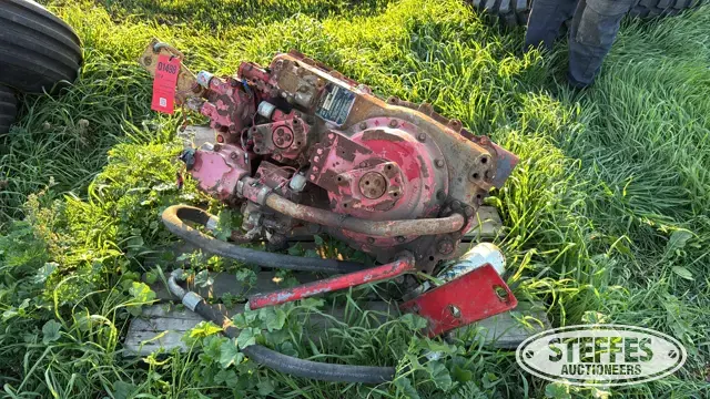 (1) Versatile 1050 tractor transmission