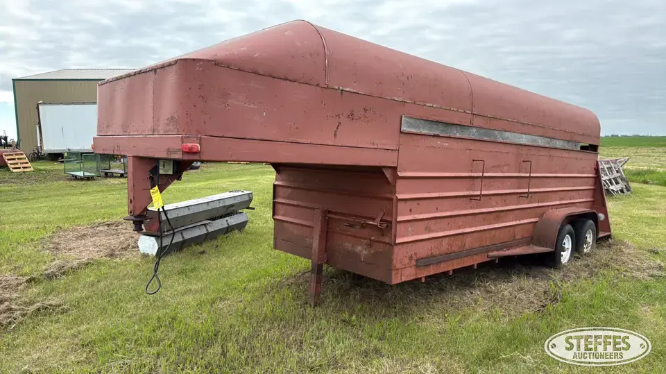 1989 Real Industries Gooseneck Livestock Trailer