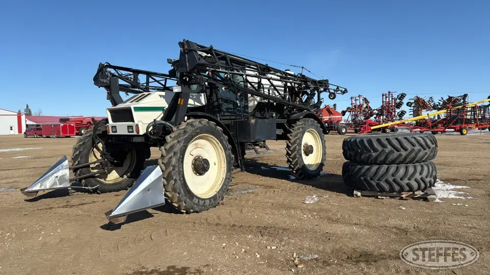 Willmar 8100 Self-Propelled Sprayer