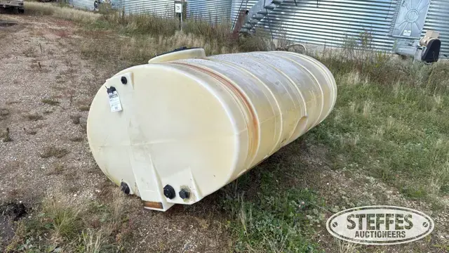 700 gal. poly water tank
