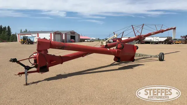 Buhler Farm King 1370