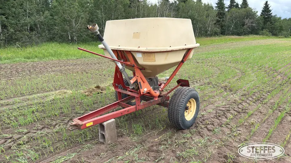 1993 Greenland PS 603-1653 Pull-Type Dry Spreader
