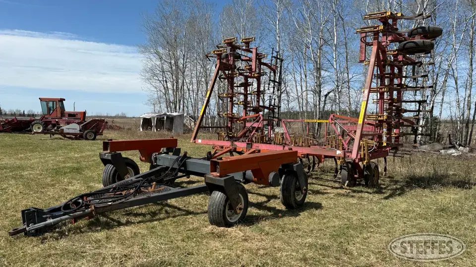 1980 Bourgault 3438 Field Cultivator