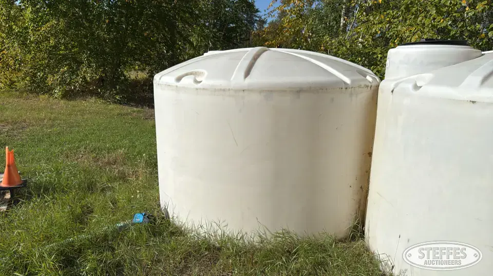 1,250 gal. poly water tank Poly Tank
