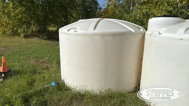 1,250 gal. poly water tank