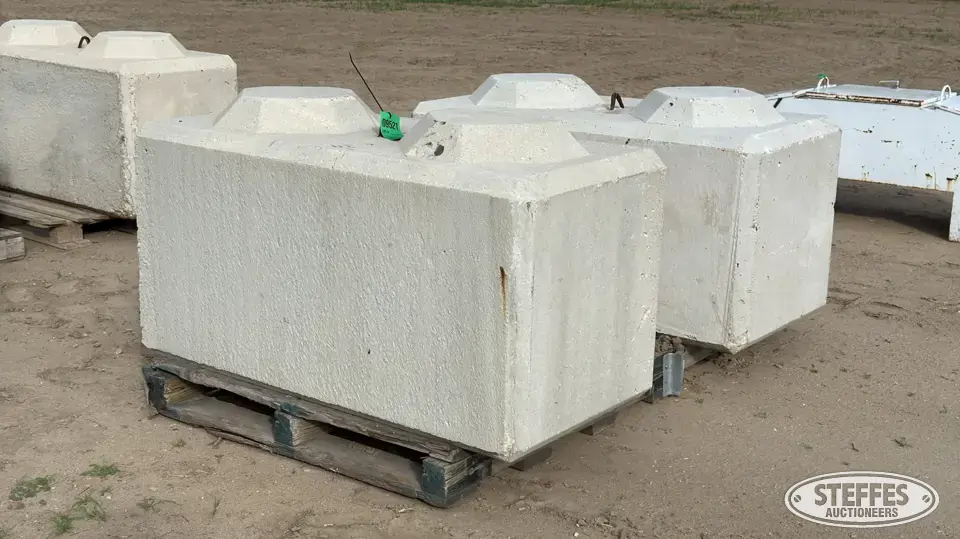 (2) Concrete stackable blocks Concrete Related Item