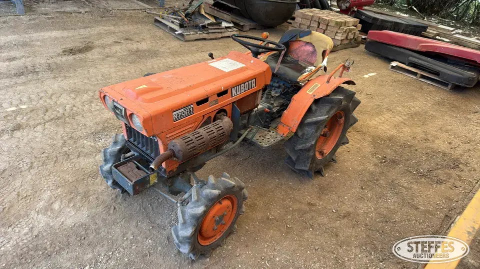 Kubota B7001 MFWD Tractor